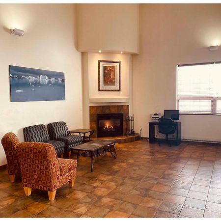 Aurora Park Inn & Suites Dawson Creek Esterno foto