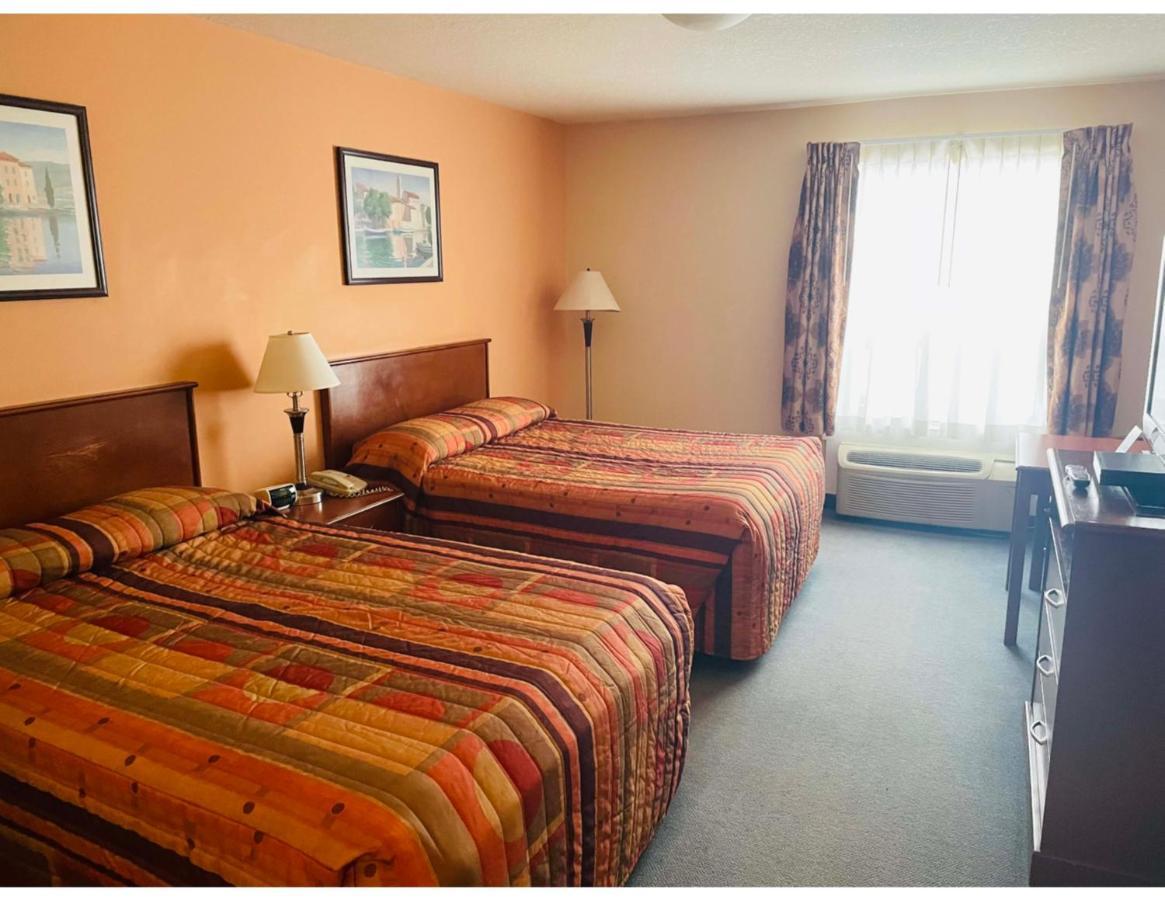 Aurora Park Inn & Suites Dawson Creek Esterno foto