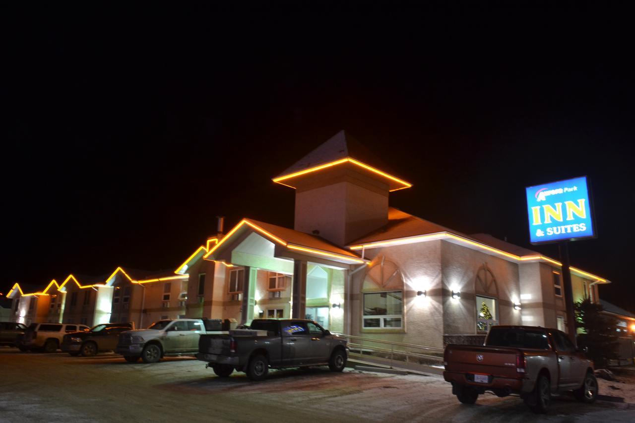 Aurora Park Inn & Suites Dawson Creek Esterno foto
