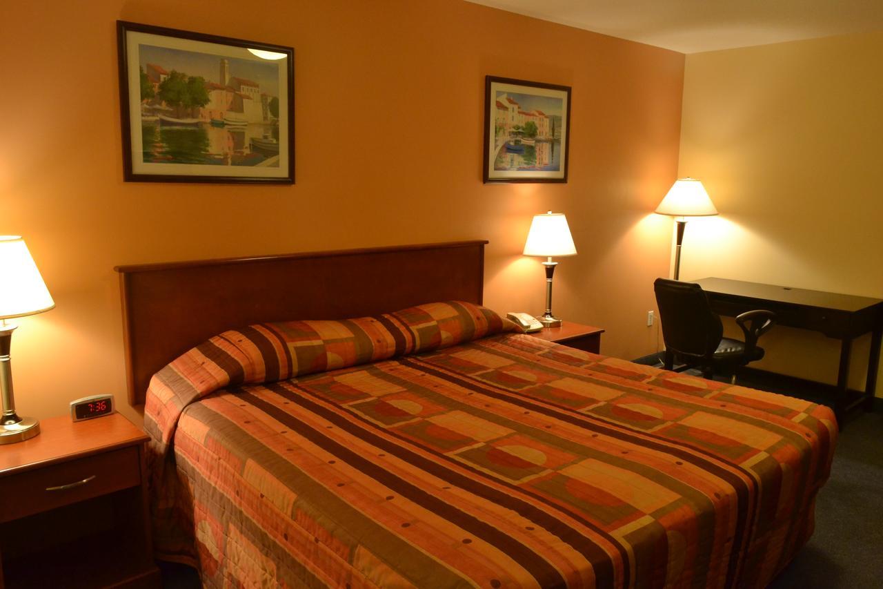 Aurora Park Inn & Suites Dawson Creek Esterno foto