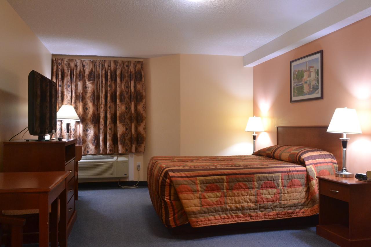 Aurora Park Inn & Suites Dawson Creek Esterno foto
