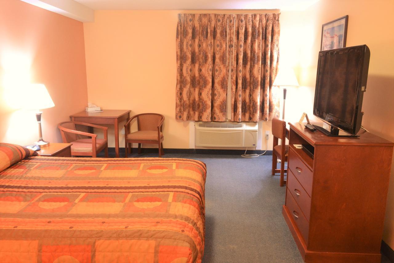 Aurora Park Inn & Suites Dawson Creek Esterno foto