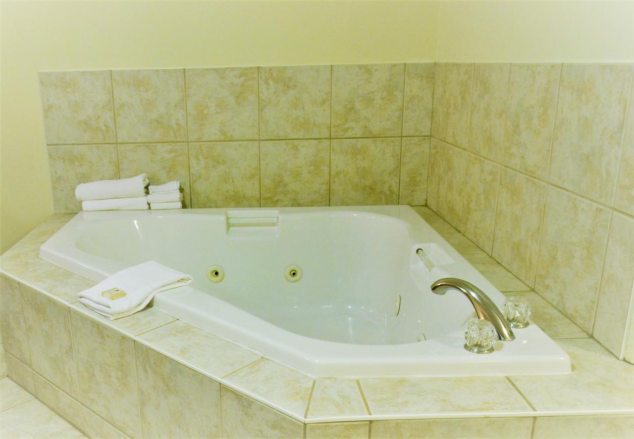Aurora Park Inn & Suites Dawson Creek Esterno foto